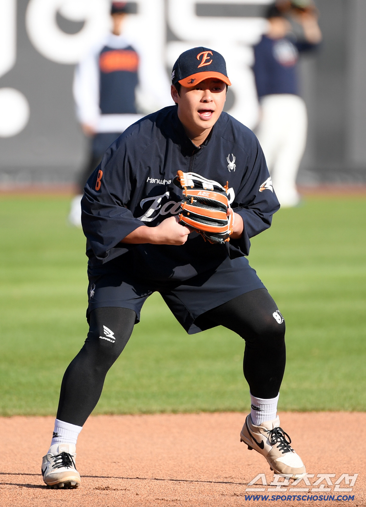 '멘털 갑' 지난 두 경기 실책 잊은 3루수 노시환, 안방에서는 다르다[…