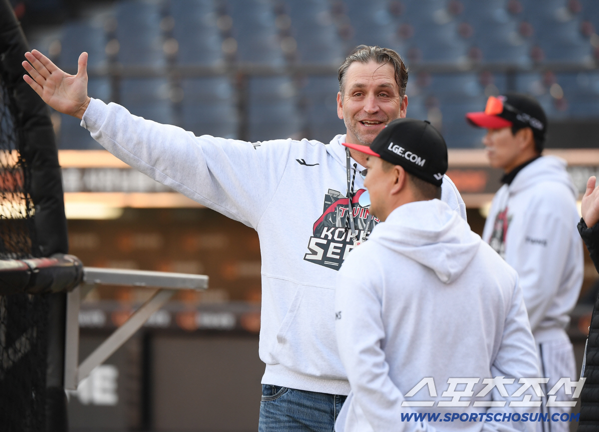 [포토] LG 훈련 지켜보는 외국인 스카우트