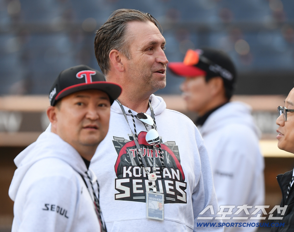 [포토] LG 외국인 스카우트 'KS 우승 보러 왔어요'