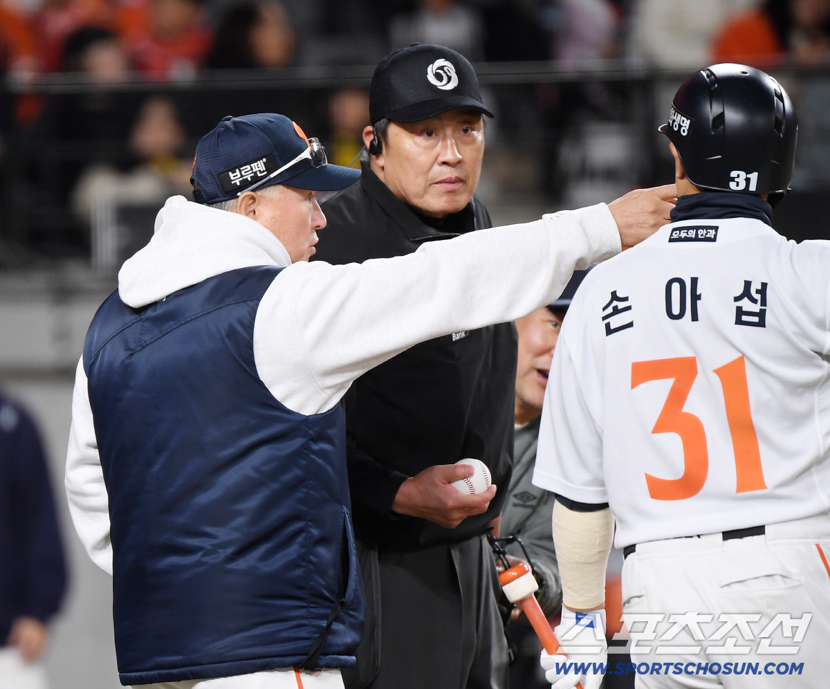 인필드 선언 왜 안했나? '심판 판단 절대적' → 오지환의 천재적 트릭 …