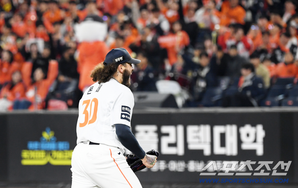 폰세 밥값은 했다! 4일 휴식도 문제 없었다→6이닝 QS…야속한 타선, …