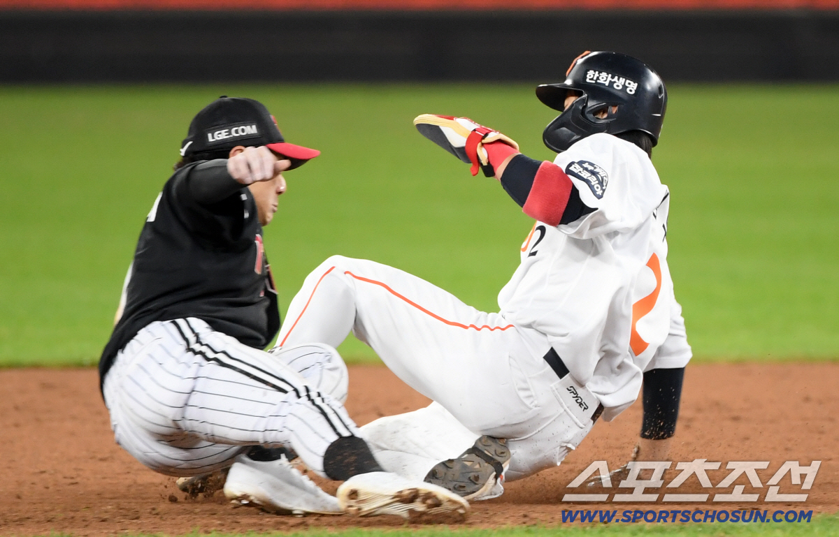 [포토] 신민재-심우준 '태그'