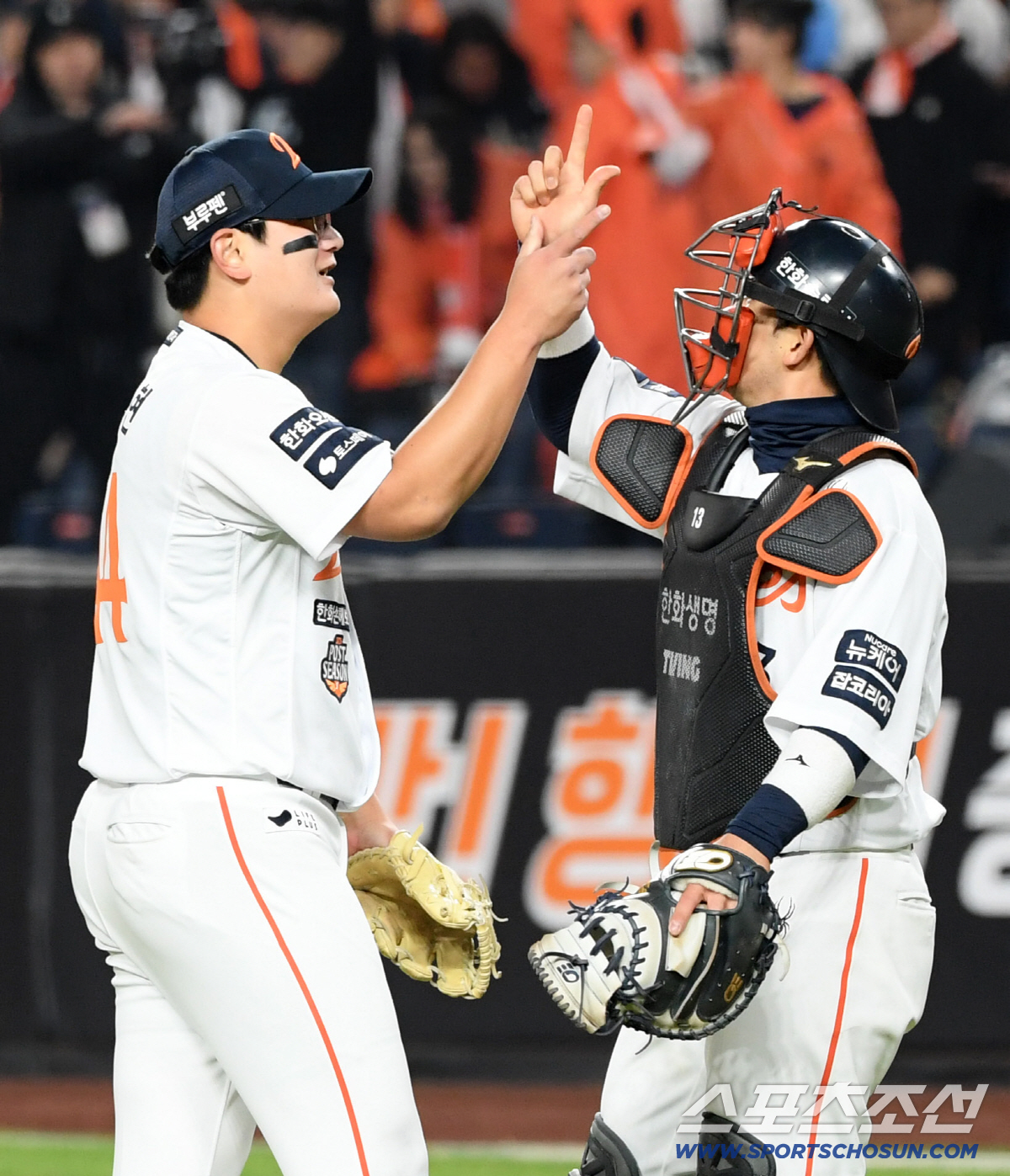 '대참사 날 뻔' 1점 차 1,3루에 포수 뒤로 날아가는 공이라니…그래도…