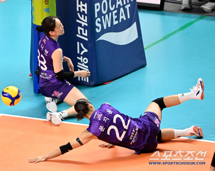 '연경神 보고있는데' 3연패! 흥국의 준비가 부족한 탓일까? "블로킹·수비 우왕좌왕…내가 오히려 묻고 싶다" 日명장의 탄식 [장충패장]