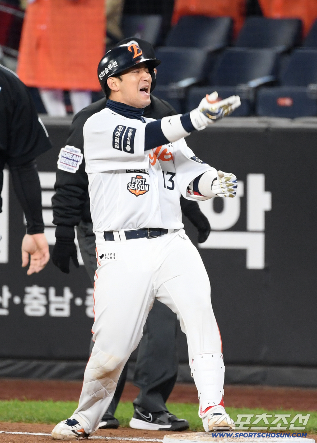 "끝까지 응원해주는 팬을 위해"…'야구광' 회장님의 통 큰 불꽃 선물, …