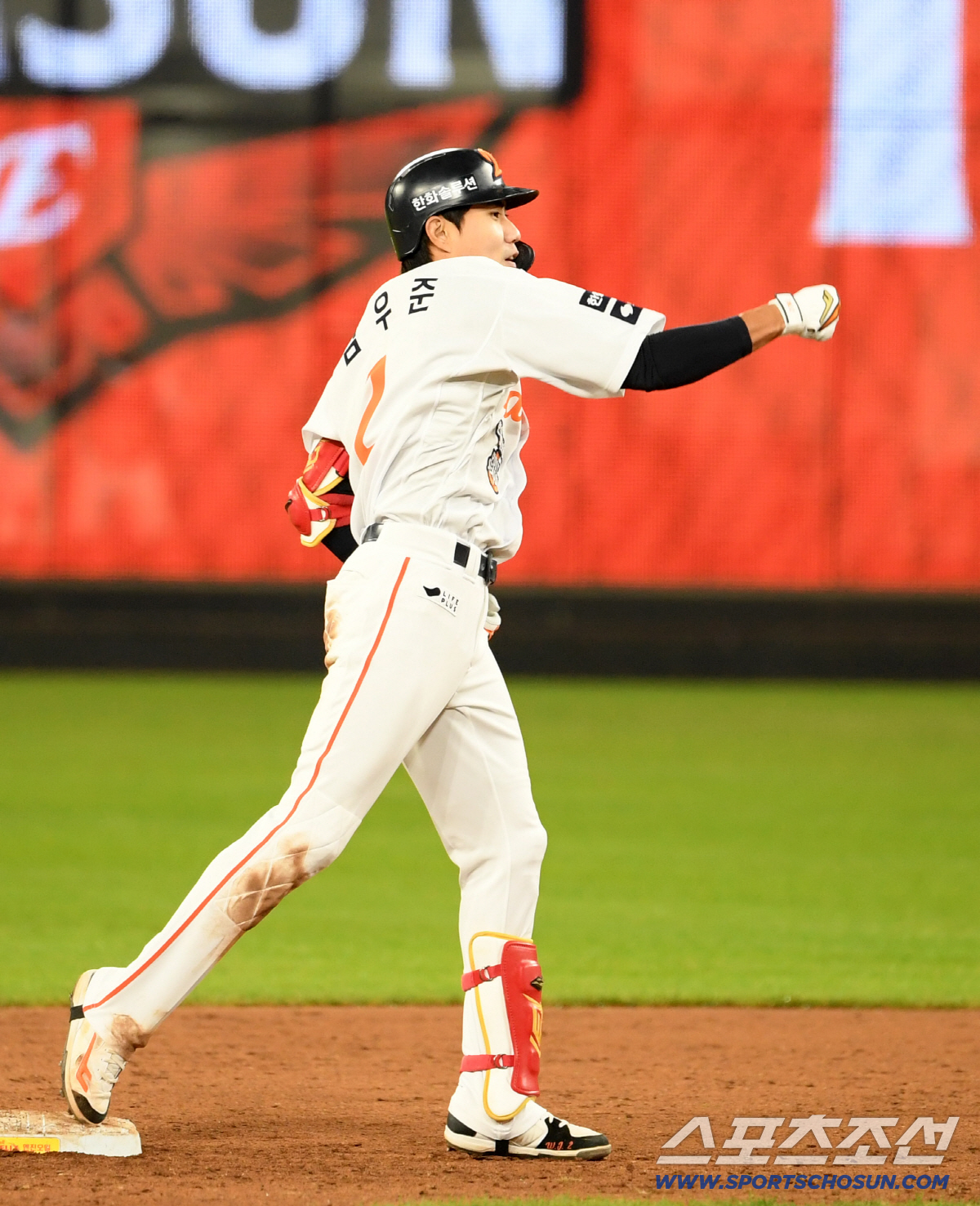 "끝까지 응원해주는 팬을 위해"…'야구광' 회장님의 통 큰 불꽃 선물, …