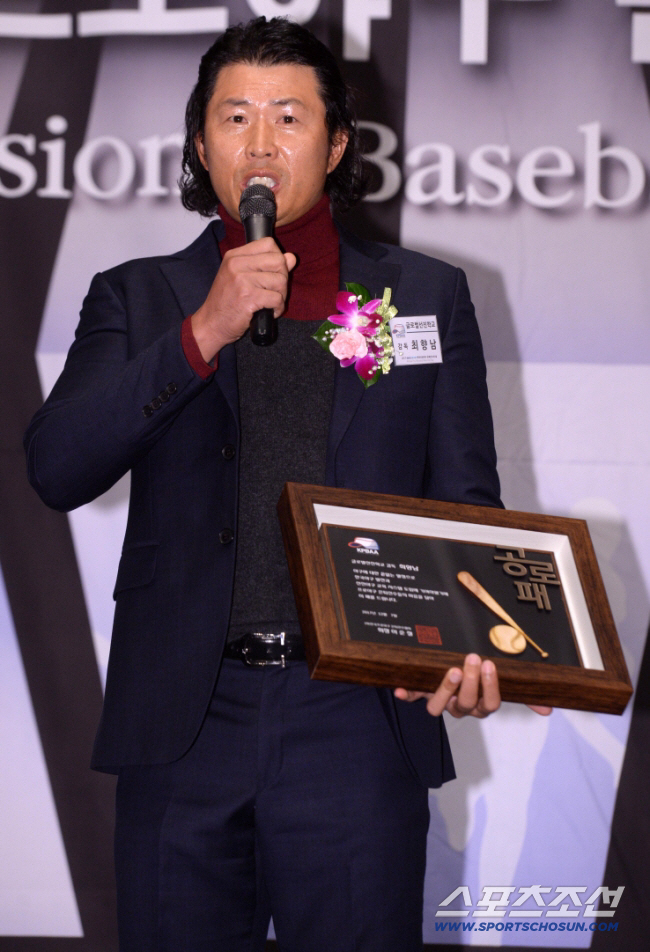 엘롯기에 미국까지 도전한 '풍운아', 독립구단 사령탑 변신 "포기하지 않…