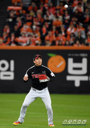 이걸 인필드를 안 주면.. 한화는 외통수 → 그런데 김경문은 도리어 오지환을 칭찬했다