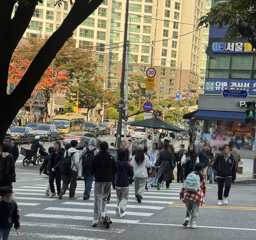 킥보드 없는 거리? 무면허는 기본에 '삼치기', '사치기'까지