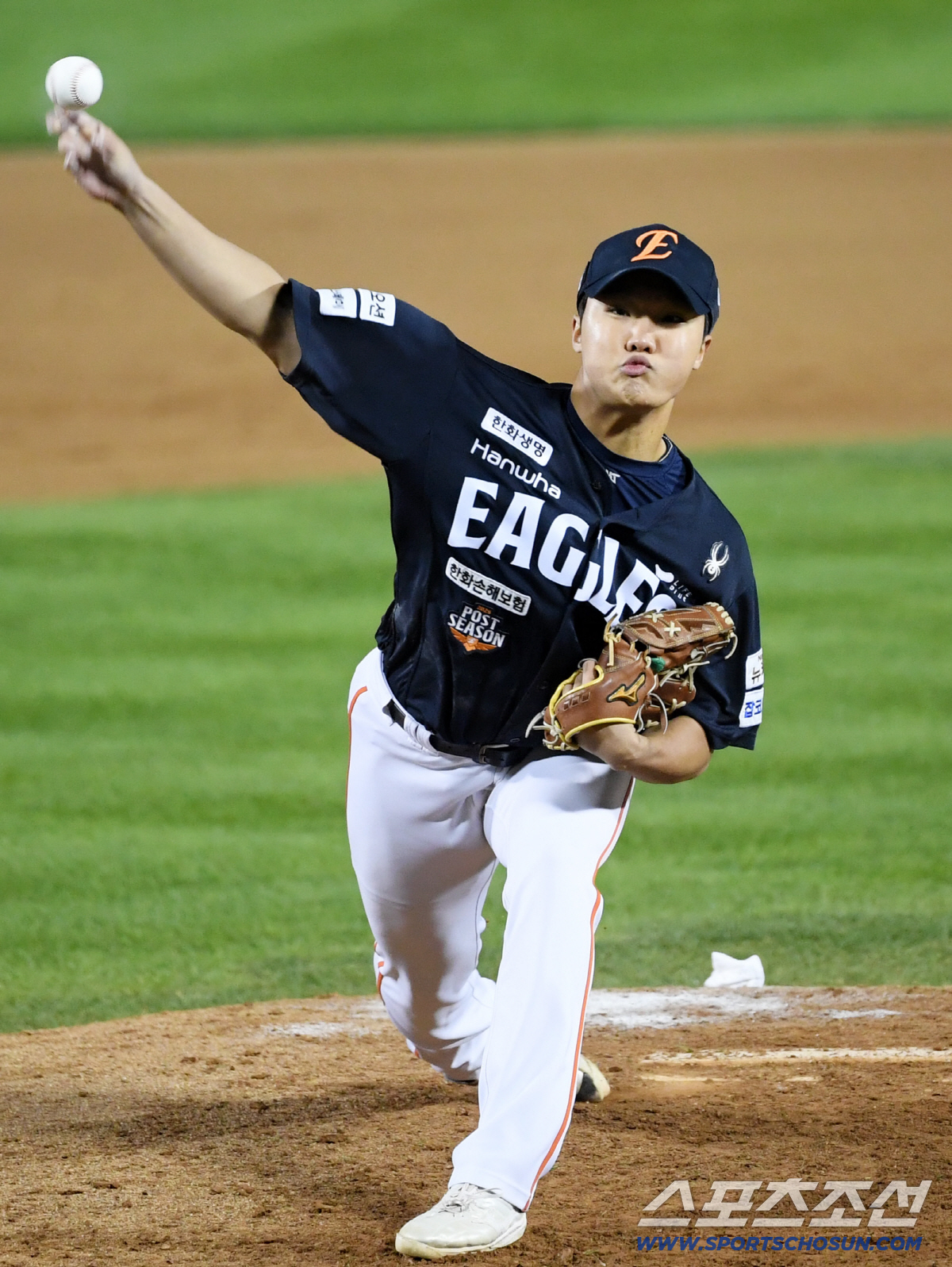 'PO MVP' 문동주 역할, 19세 신인에게 준다면?…"너무 부담을 주…