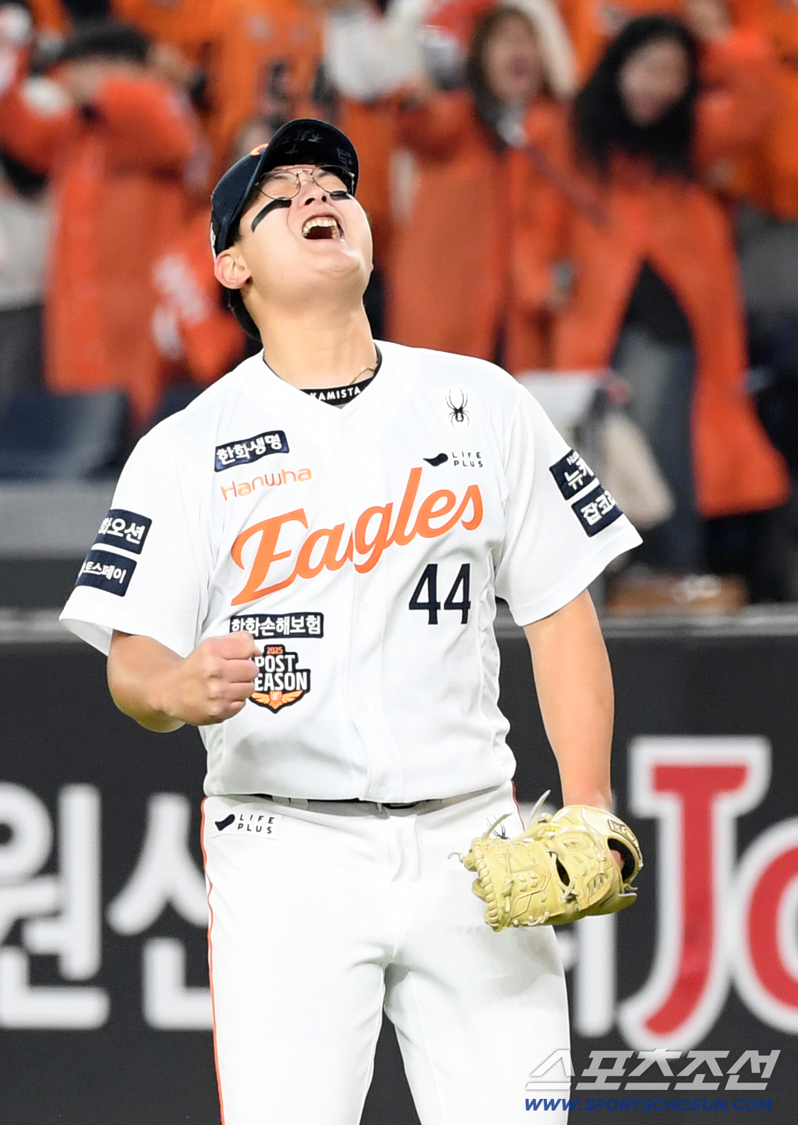 '뜨거운 눈물' 스스로 극복한 김서현 안아준 최재훈...김경문 감독 믿음…