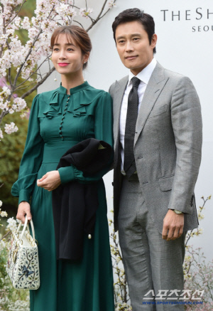 이민정, ♥이병헌 내조하러 베니스 영화제 따라갔다가..