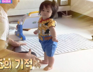 심형탁 子 하루, 생후 254일에 '혼자 서기' 성공..폭풍 성장에 '울컥' ('슈돌')