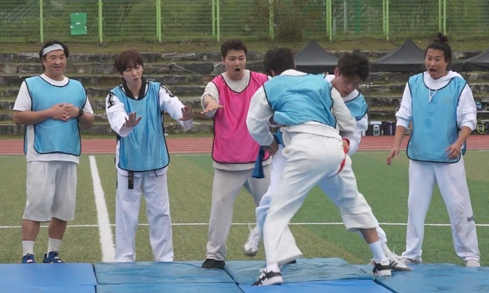 기안84, 긴 머리와 진하게 애정 행각…초밀착 스킨십에 "사랑하니?"(나…