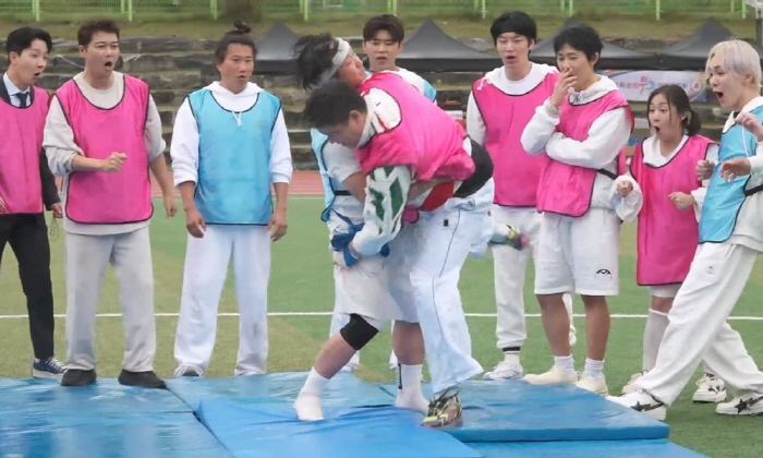 기안84, 긴 머리와 진하게 애정 행각…초밀착 스킨십에 "사랑하니?"(나…