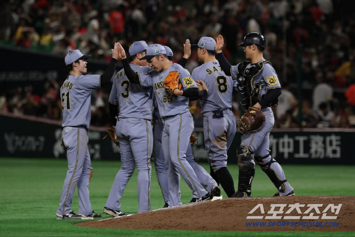 "한신전철 타고 빨리 귀가해라" 승패패패…홈에서 벼랑 끝에 몰린 한신, …
