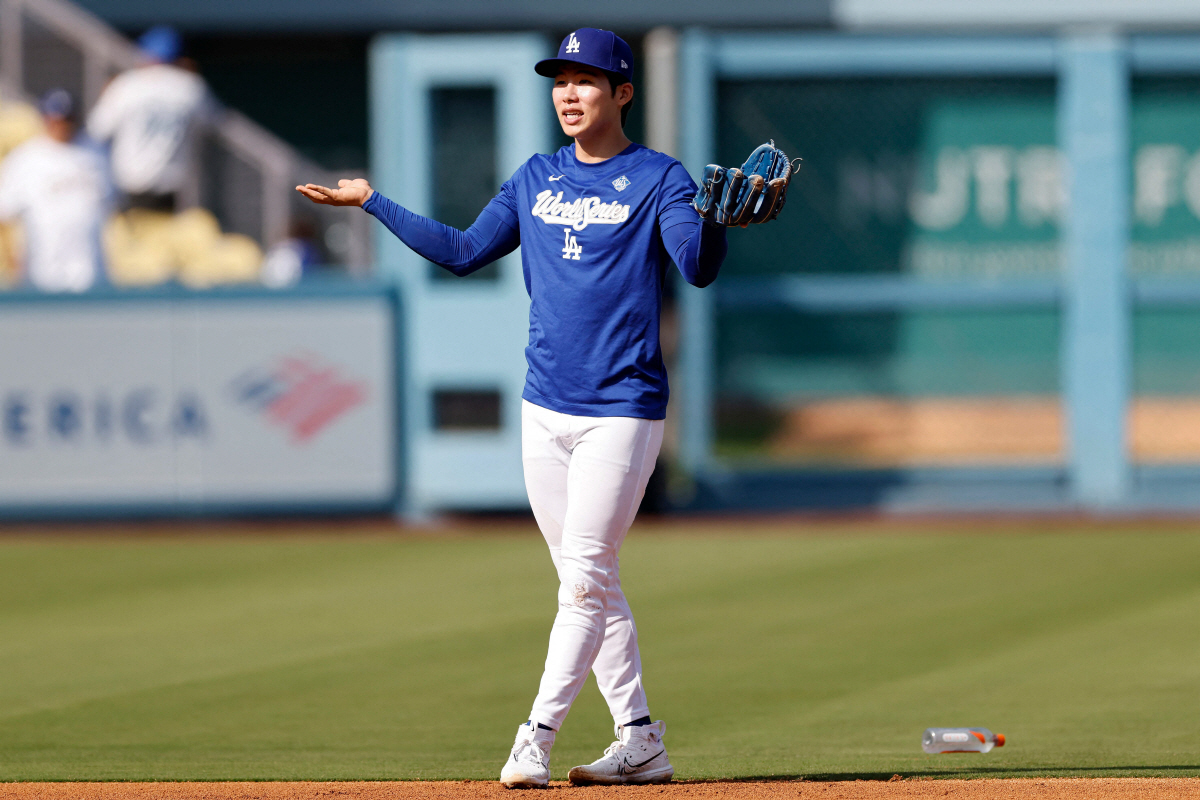 '사람 불러놓고 이게 뭐 하자는 거야?' 로버츠 감독의 계속된 김혜성 외…