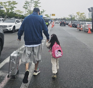 KCM, 12년간 숨겼던 딸 첫 공개...손 꼭 잡고 