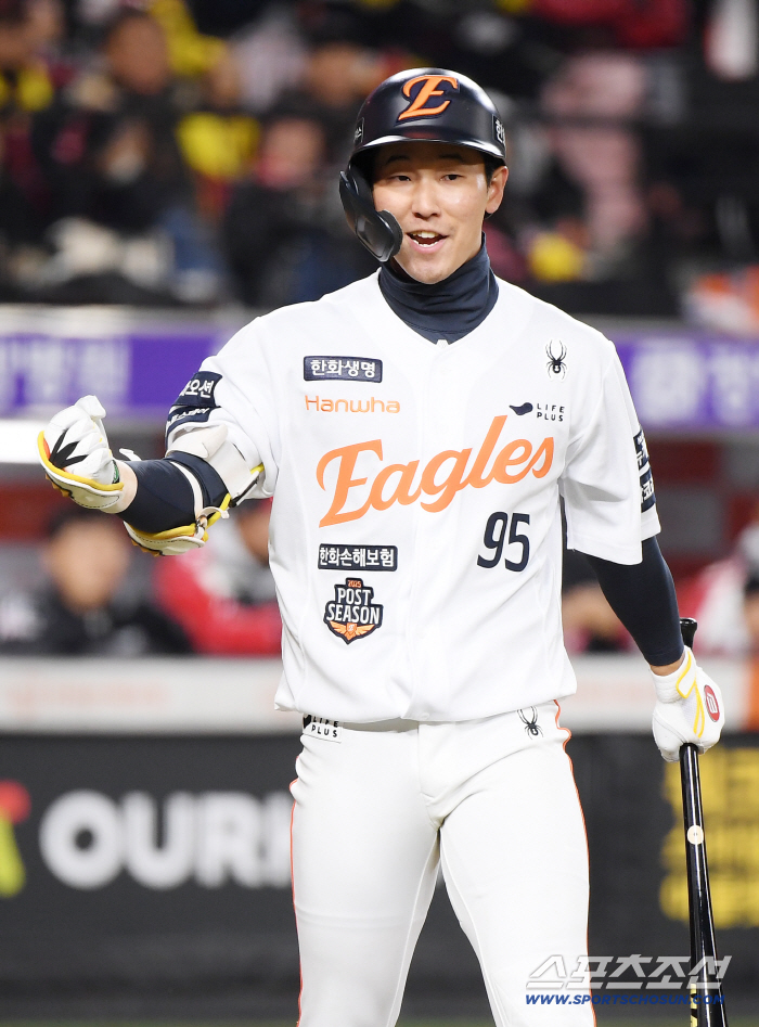 "갑자기 대타로…" 9500일 만에 승리 안긴 '천금 볼넷', 그런데 '친구' 덕을 제대로 봤다?