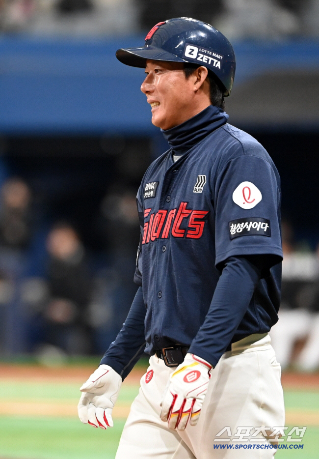 '롯데·두산과 연쇄 트레이드' KIA, KT에서도 영입한다…8위 충격, …