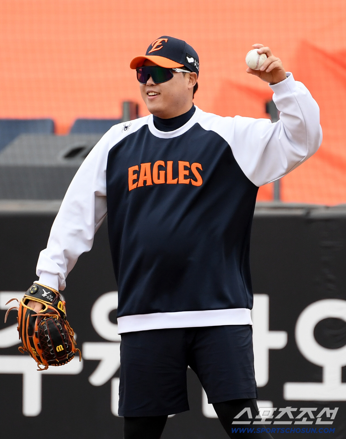 1루수로 변신한 류현진 덕분에 분위기 뜨거워진 한화 내야진, 수비 집중도…