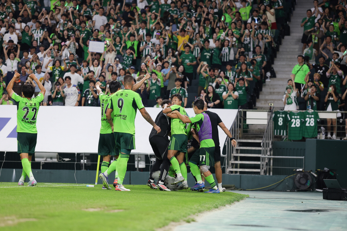 "2026년 K리그 판이 바뀐다" 외국인 선수 무제한 보유→22세 이하 …