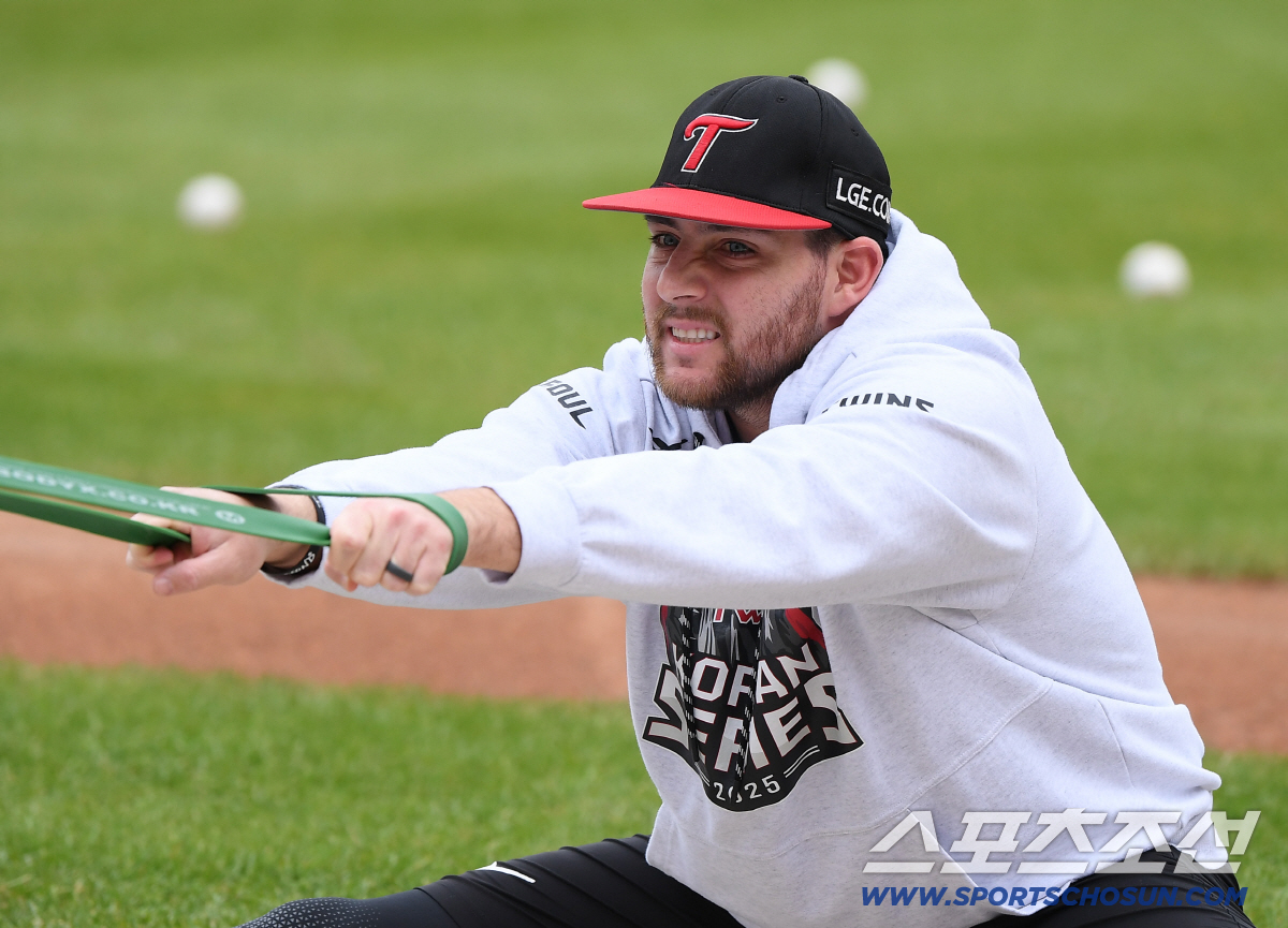 "투수도 공격을 해야 이긴다." 8회 역전패 아픔 염갈량이 선수단에 강조…