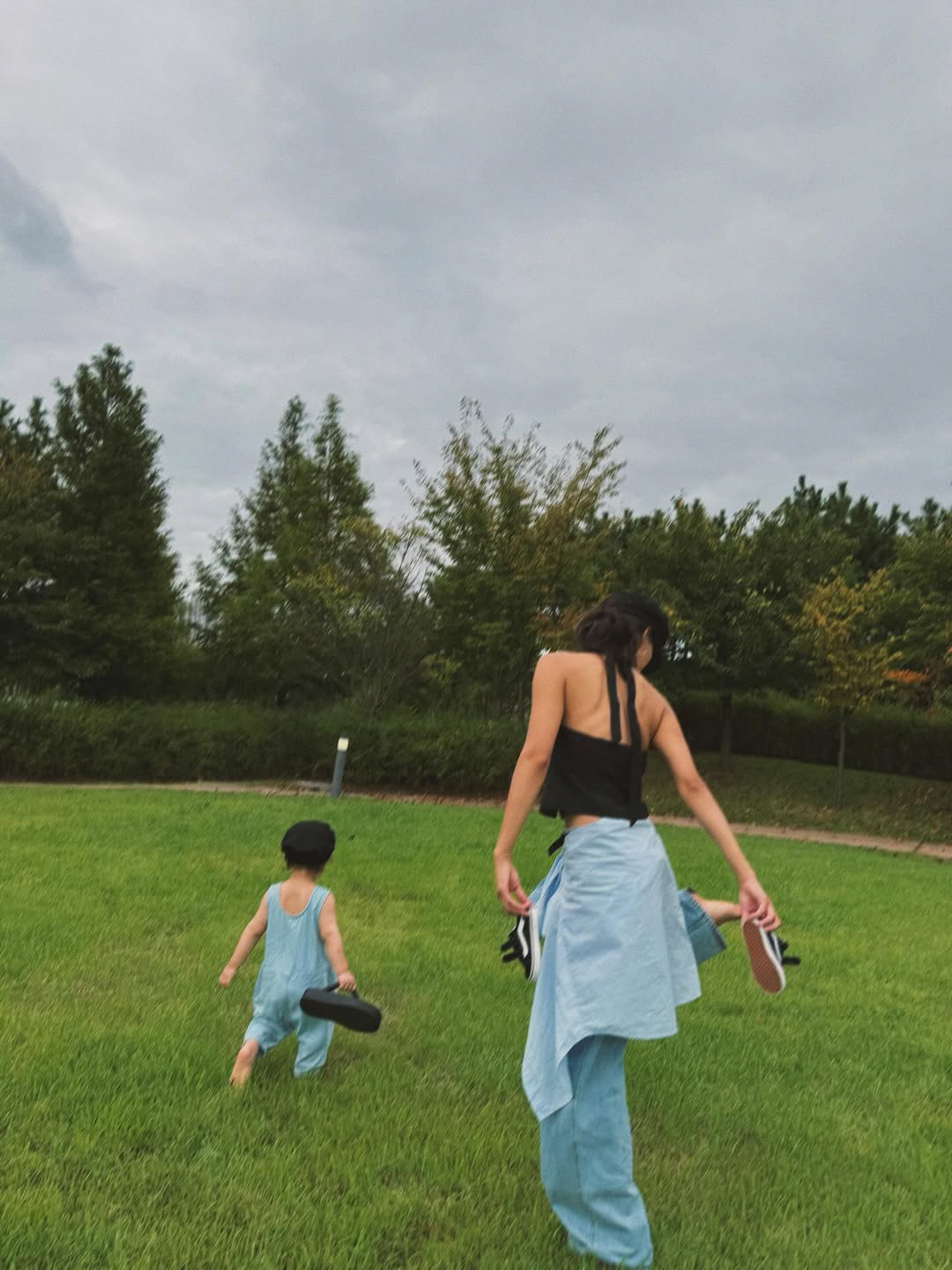 [SC이슈] 문가비, '정우성 혼외자' 아들 모자이크 없이 공개..父닮아…