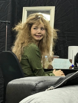 블핑 리사 이런 모습 처음! ♥재벌 남친도 경악할 '폭탄 머리'