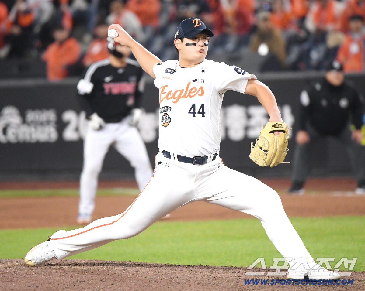 '대참사' 김서현, 또 홈런 맞았다→결국 역전까지…와이스 7⅔이닝 역투 …