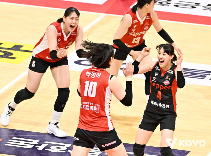 "우리 선수들 간절함 보셨어요?" 벌써 시즌 2승, 올해는 다르다! 장소연 감독의 '조용한' 환호 [광주승장]