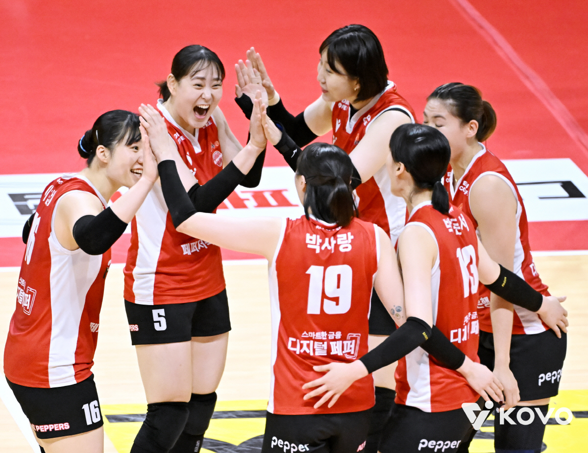 "우리 선수들 간절함 보셨어요?" 벌써 시즌 2승, 올해는 다르다! 장소…