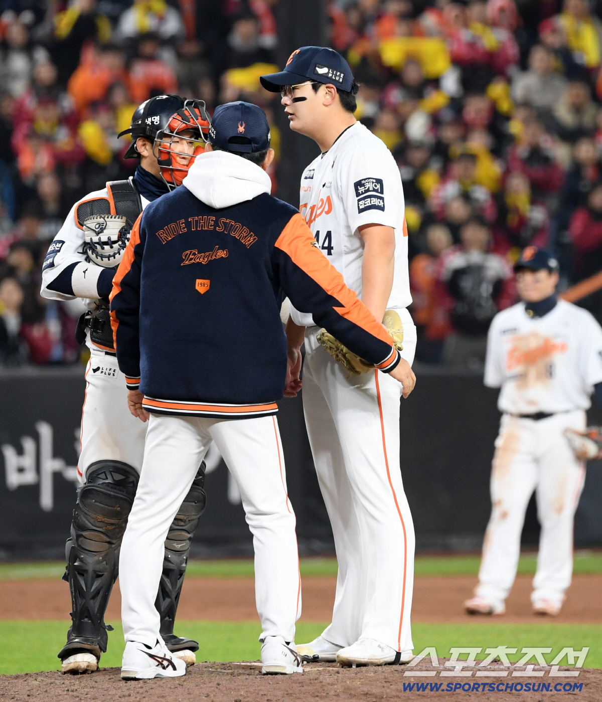 8회까지 즐거우셨나요? → LG의 메가트윈스포, 9회초만 가동할게요! 미…