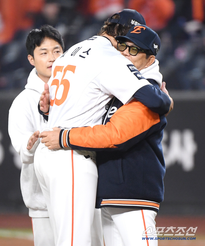 '메가 트윈스포 미쳤다' 9회 박동원 투런포→김현수 역전타→문보경 2루타→오스틴 안타. 7-4 대역전극. LG 우승에 1승 남았다. 한화 와이스 117구 투혼도 물거품. 김서현 또 피홈런[KS4 리뷰]