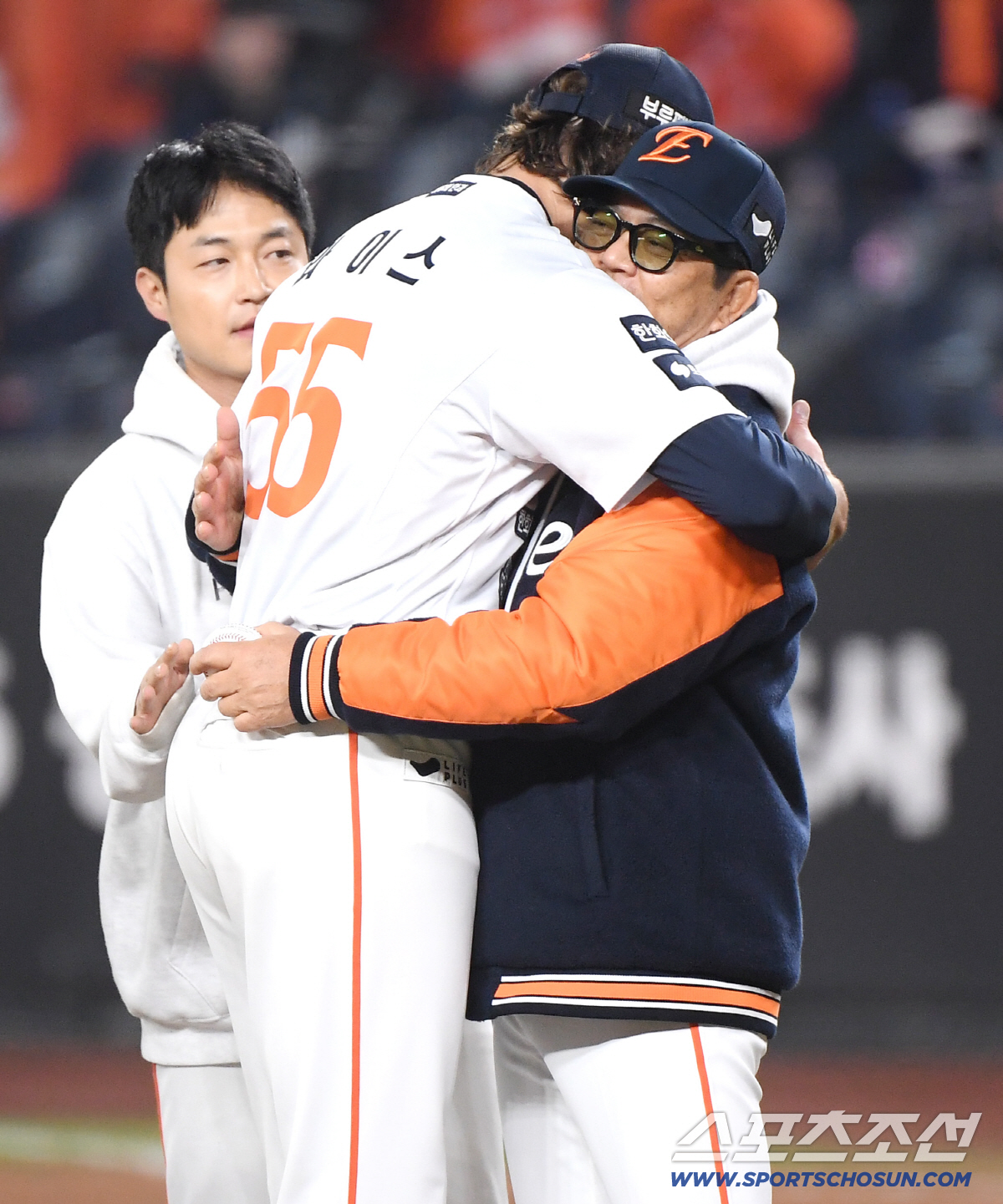 '메가 트윈스포 미쳤다' 9회 박동원 투런포→김현수 역전타→문보경 2루타…