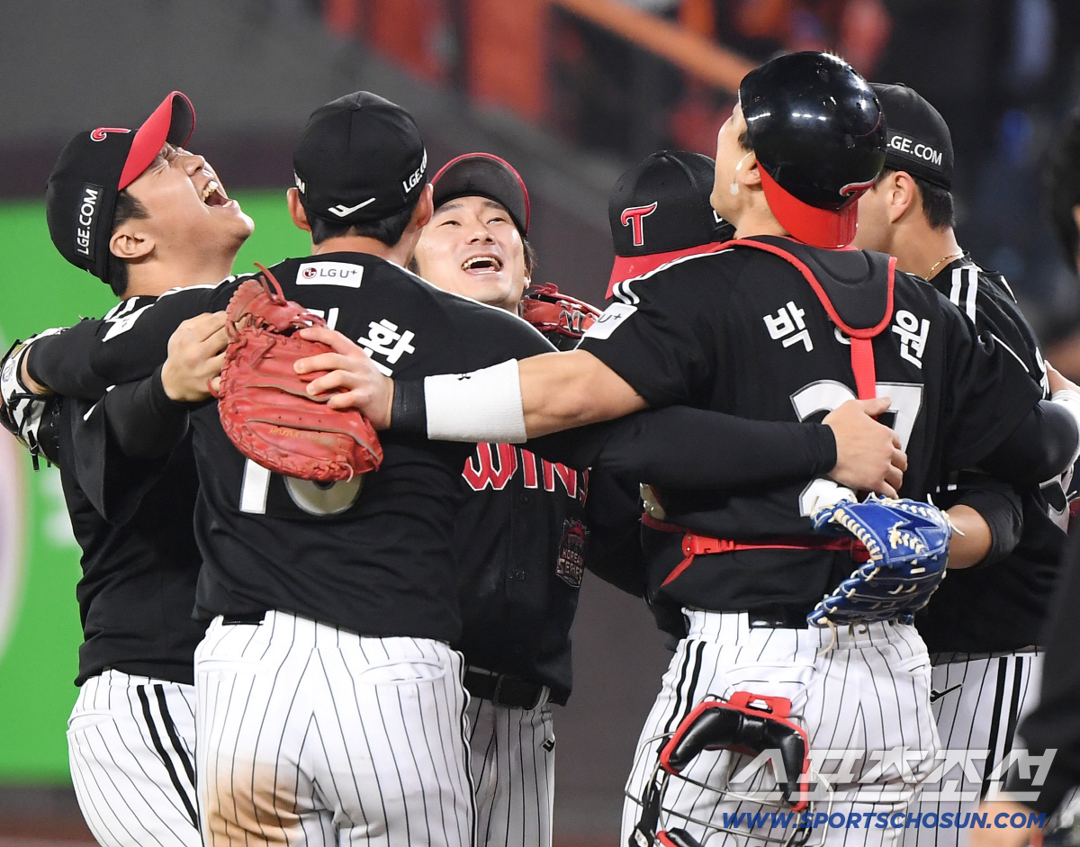 [포토] 환호하는 LG 선수들