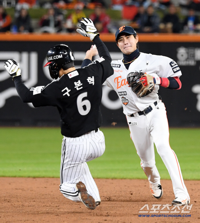 '1점 짜내기' 못하면 어때? 9회에 6점 내면 되는데 → 한 번은 터진다. 이게 LG의 힘이다 [KS4]