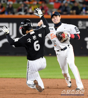 '1점 짜내기' 못하면 어때? 9회에 6점 내면 되는데 → 한 번은 터진다. 이게 LG의 힘이다 [KS4]