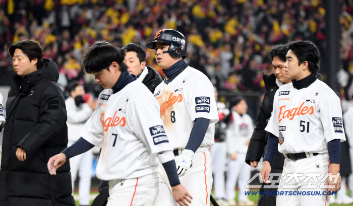 꿈이었으면.. 절망 한화, '1001 인천 참사' 뛰어넘는 역대급 쇼크! → 안방 대전서 최악의 악몽 [KS4]
