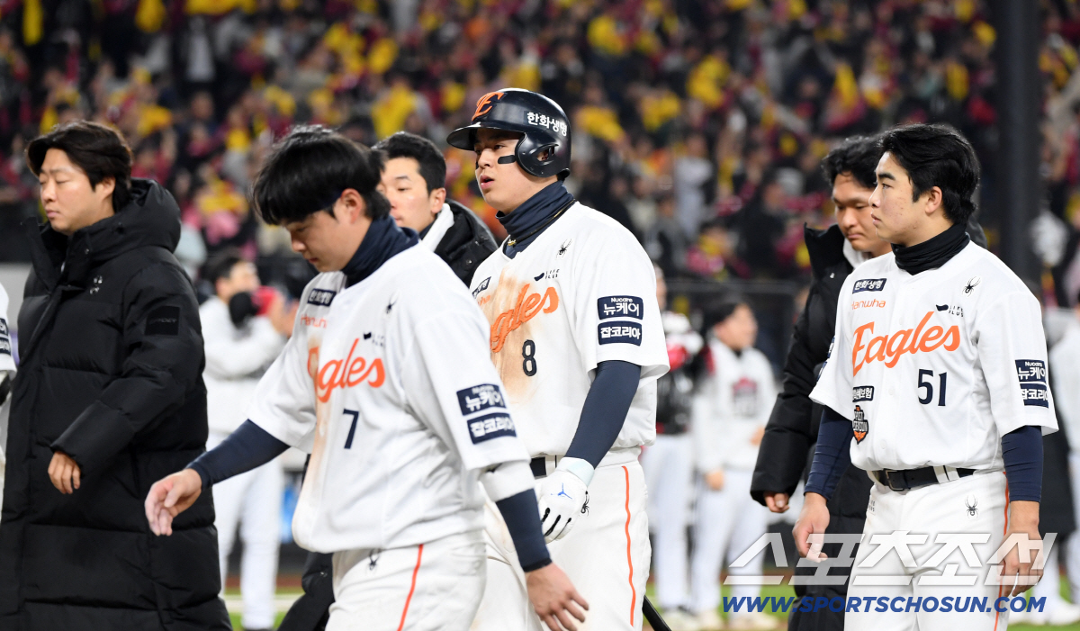 꿈이었으면.. 절망 한화, '1001 인천 참사' 뛰어넘는 역대급 쇼크!…