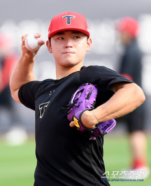 100억 너무 비싼데, KIA 드디어 '유격수 김도영' 카드 만지작…