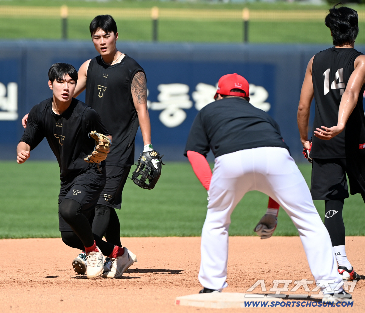 100억 너무 비싼데, KIA 드디어 '유격수 김도영' 카드 만지작…"고…