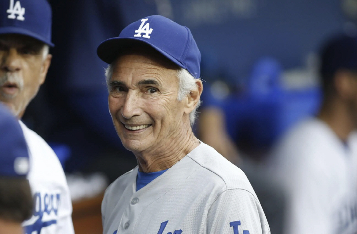 '90세 레전드'의 표정도 얼어붙었다, WS 판도 뒤집은 겁없는 루키..…