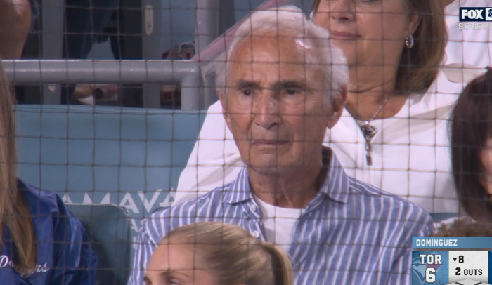 '90세 레전드'의 표정도 얼어붙었다, WS 판도 뒤집은 겁없는 루키..…