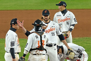 투혼의 117구에도 팀은 역전패…와이스·폰세를 또 볼 수 있을까