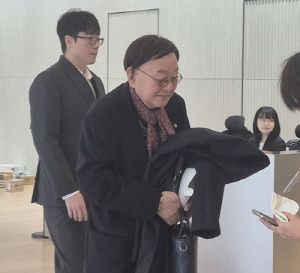 '김건희일가' 동업자 김충식 특검출석…