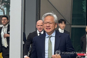 [경주APEC] 젠슨황, 포항경주공항 거쳐 경주로 이동