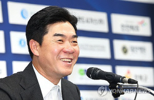 재계약 여부 말 아낀 윤정환 인천 감독 