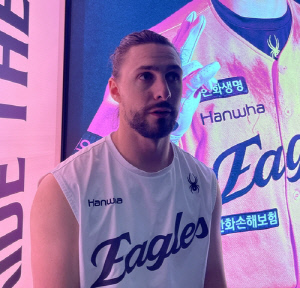 빛바랜 7⅔이닝 역투…한화 와이스 