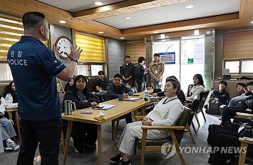경남서 외국인 수 1위 김해…다문화치안센터, 범죄 예방 '톡톡'